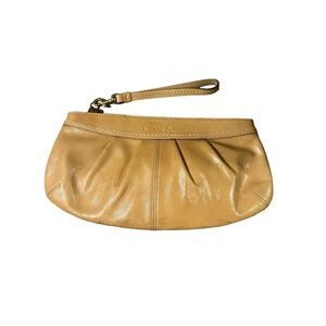 ✨Coach Clutch✨